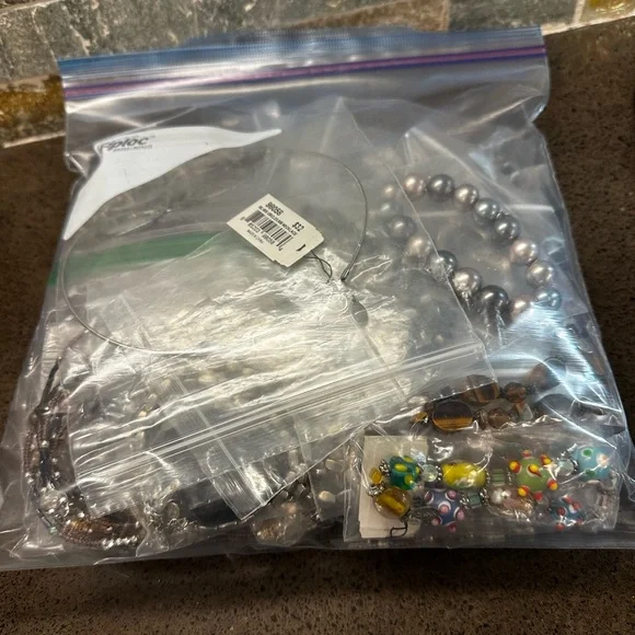 Cookie Lee lot of 30 pieces of Jewelry - Picture 3 of 4